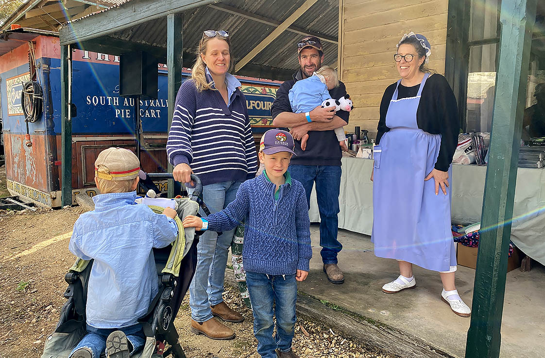Family Balfours Pie Cart